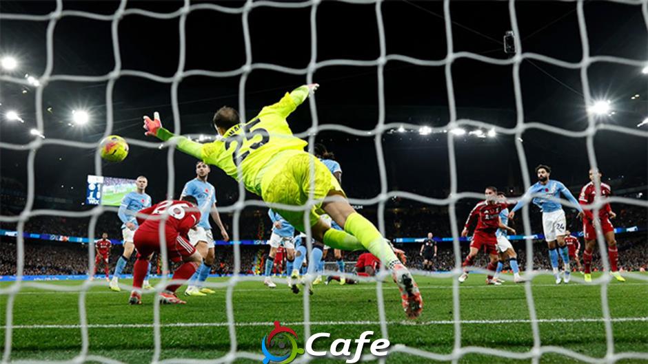 Fan Liverpool nổi giận với bàn thắng bị từ chối của Van Dijk