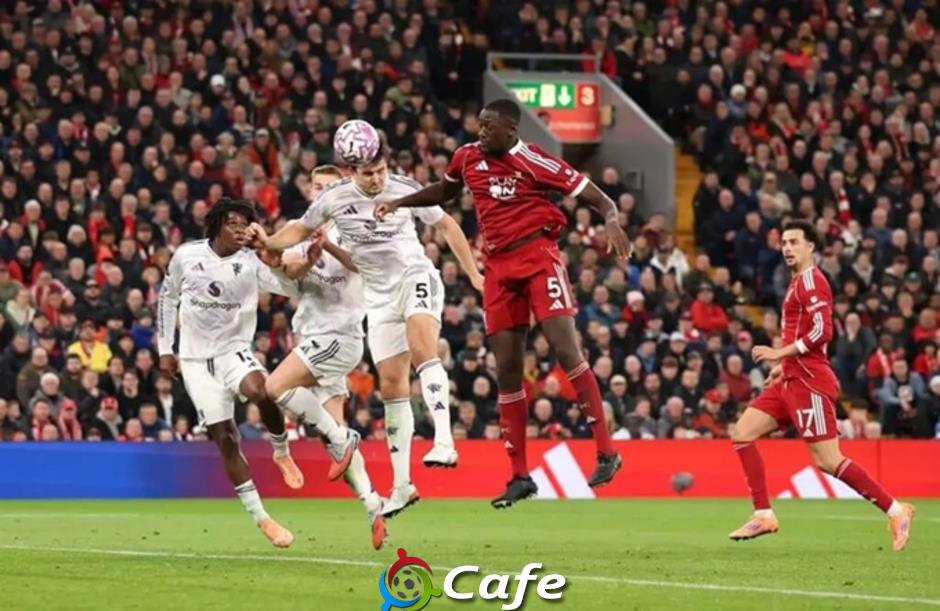 Harry Maguire không chỉ là gã to xác biết đánh đầu! Harry Maguire không chỉ là gã to xác biết đánh đầu!