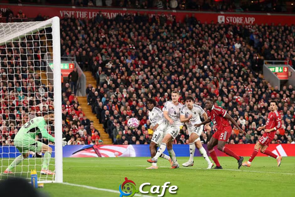 Harry Maguire không chỉ là gã to xác biết đánh đầu! Harry Maguire không chỉ là gã to xác biết đánh đầu!