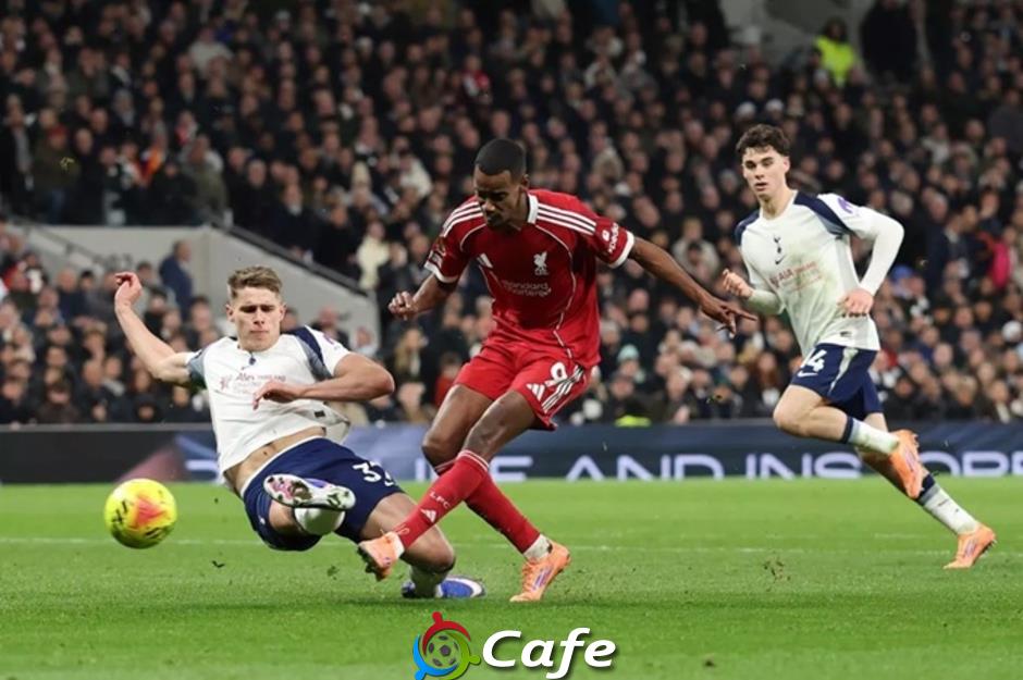 Isak ‘sao chép’ thành tích tồi tệ của Andy Carroll