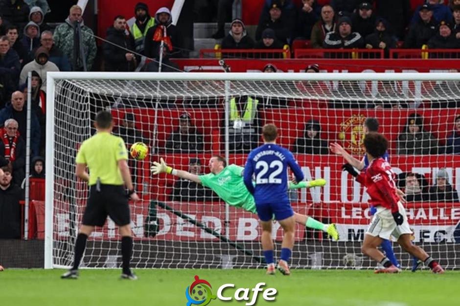 Jordan Pickford cân bằng kỷ lục với Onana