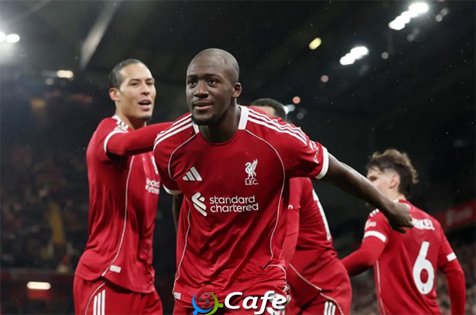 Konate khóc nức nở sau khi ghi bàn