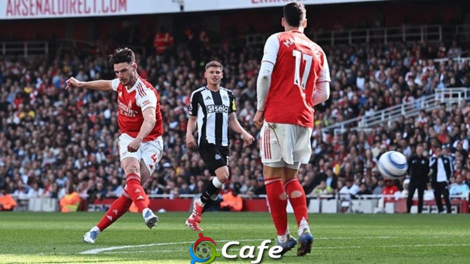 Liệu Arsenal ‘đu đỉnh’ được bao lâu?