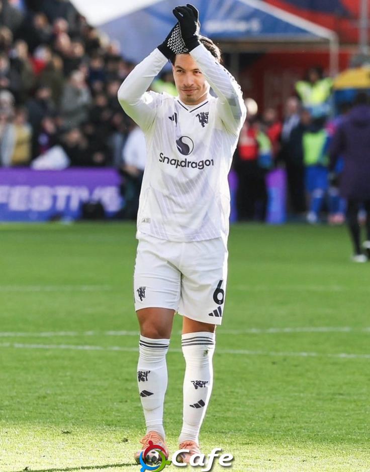 Lisandro Martinez là 'quý ngài 100%' trước West Ham Lisandro Martinez là 'quý ngài 100%' trước West Ham