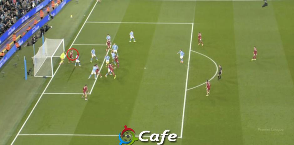 Man City hưởng lợi từ cùng một tranh cãi VAR suốt 3 mùa liên tiếp