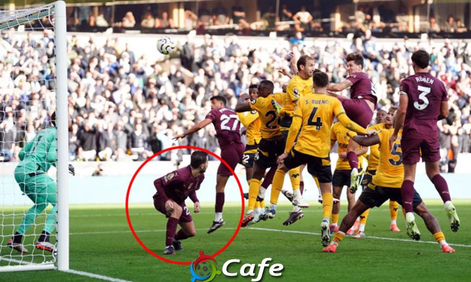 Man City hưởng lợi từ cùng một tranh cãi VAR suốt 3 mùa liên tiếp