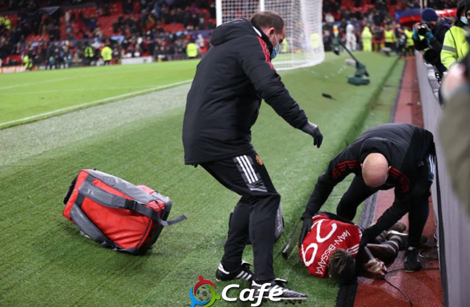 MU cải tạo sân Old Trafford sau cái chết của cựu cầu thủ Arsenal