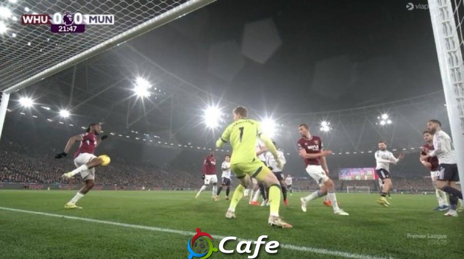 MU mất điểm không phải vì VAR, mà bởi sự xuất sắc của Wan-Bissaka MU mất điểm không phải vì VAR, mà bởi sự xuất sắc của Wan-Bissaka