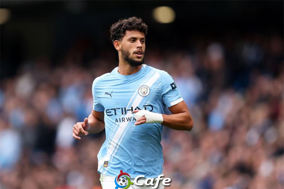 Những bản hợp đồng tệ nhất của 5 nhà vô địch Premier League gần đây
