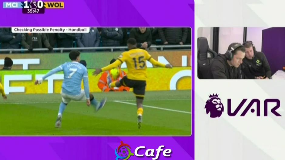 Pep Guardiola 'lèm bèm' về trọng tài sau chiến thắng của Man City