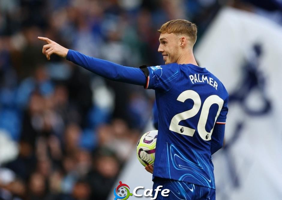 Ryan Gravenberch là 1 trong 5 tiền vệ hay nhất Premier League