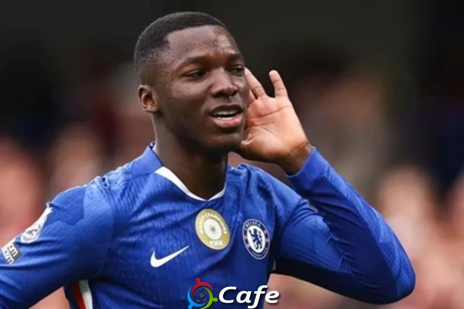 Ryan Gravenberch là 1 trong 5 tiền vệ hay nhất Premier League