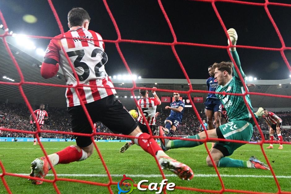 Sunderland là 'kẻ thù lớn' của các CLB thành London