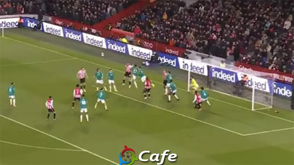 'Thánh ném biên' của Brentford gây tranh cãi ở trận thắng Liverpool