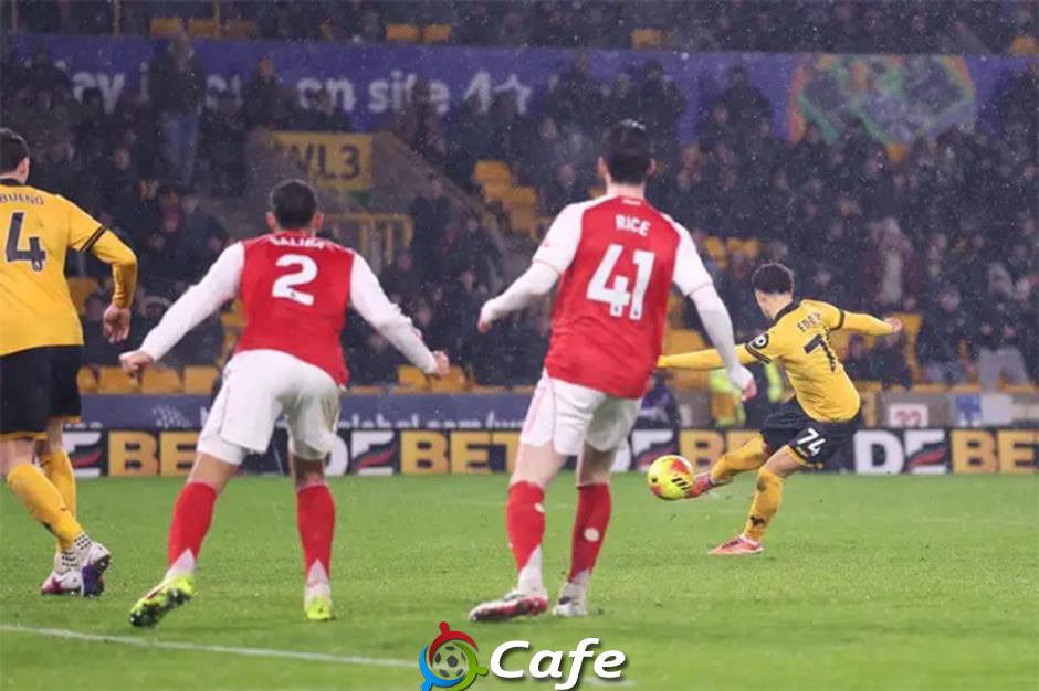 Tom Edozie, 'kẻ thủ ác' cho Arsenal là ai? Tom Edozie, 'kẻ thủ ác' cho Arsenal là ai?
