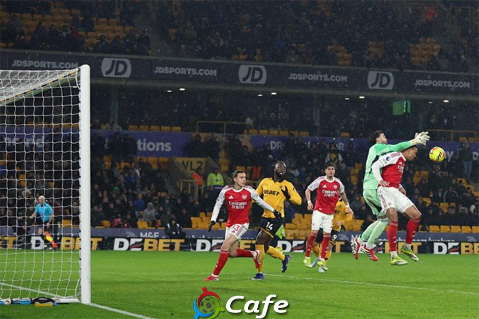 Tom Edozie, 'kẻ thủ ác' cho Arsenal là ai? Tom Edozie, 'kẻ thủ ác' cho Arsenal là ai?
