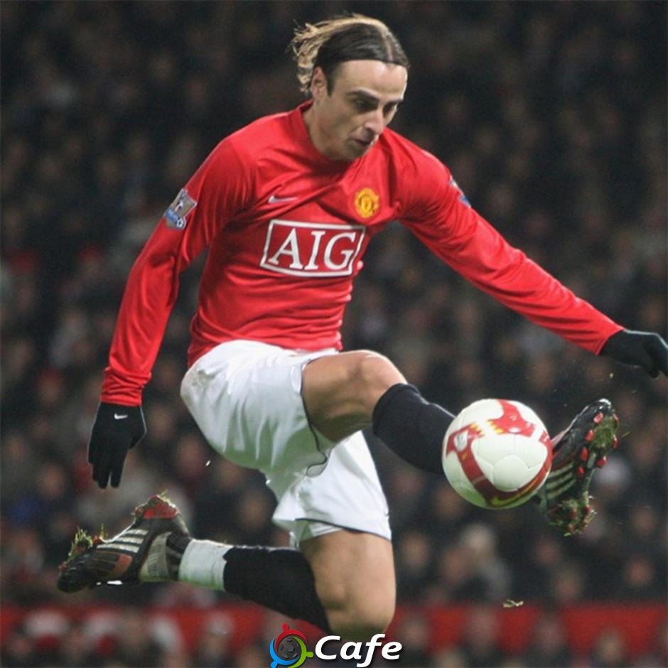 Top 10 'quái kiệt' được sùng bái nhất lịch sử Premier League