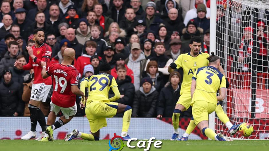 Trực tiếp MU 1-0 Tottenham: Chủ nhà chơi bóng nửa sân