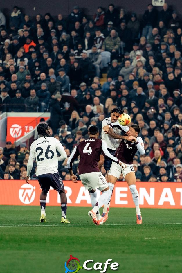 Tường thuật Aston Villa 2-1 MU
