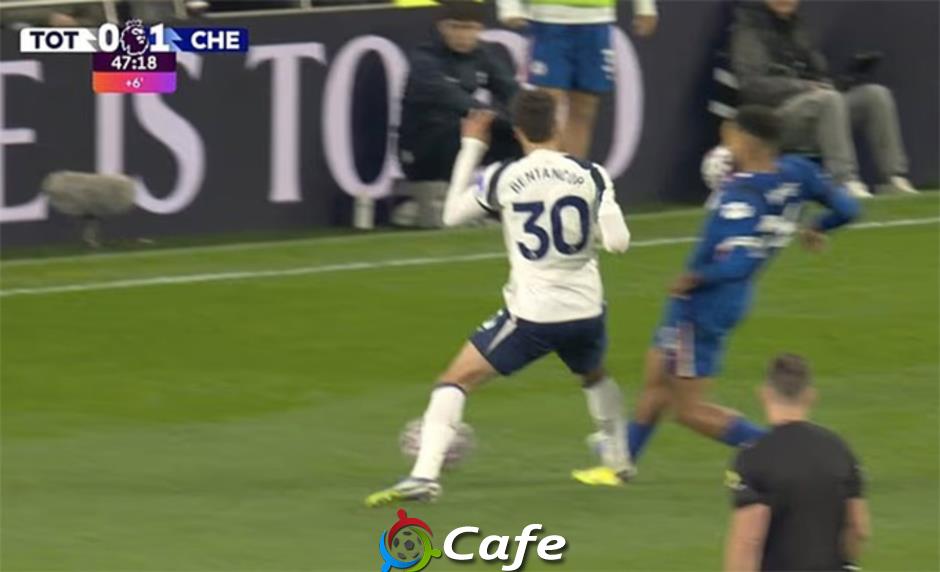 VAR gây tranh cãi ở trận Tottenham vs Chelsea