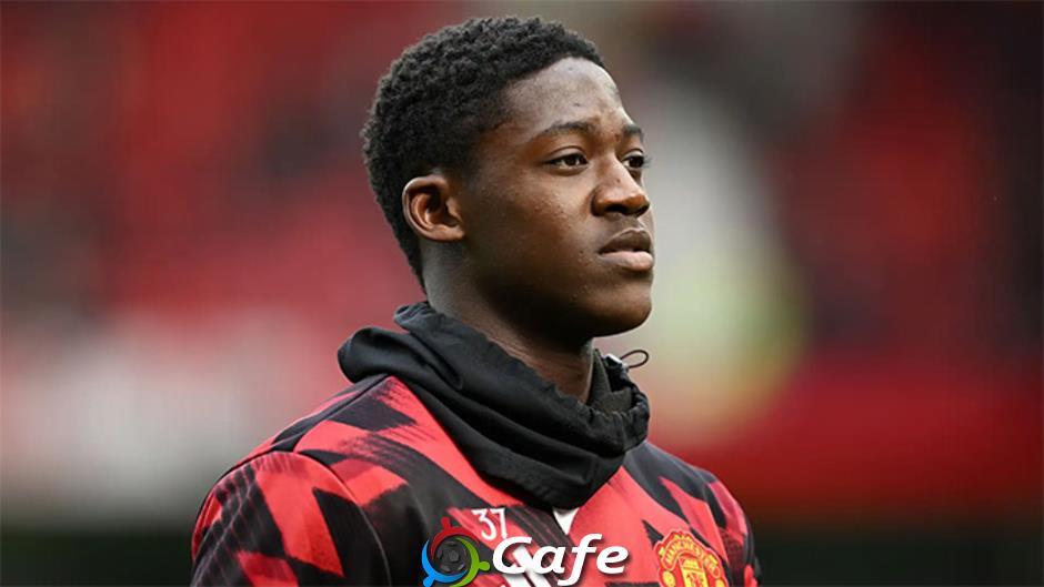 Vì sao Mainoo vắng mặt trong trận thua của MU trước Aston Villa?