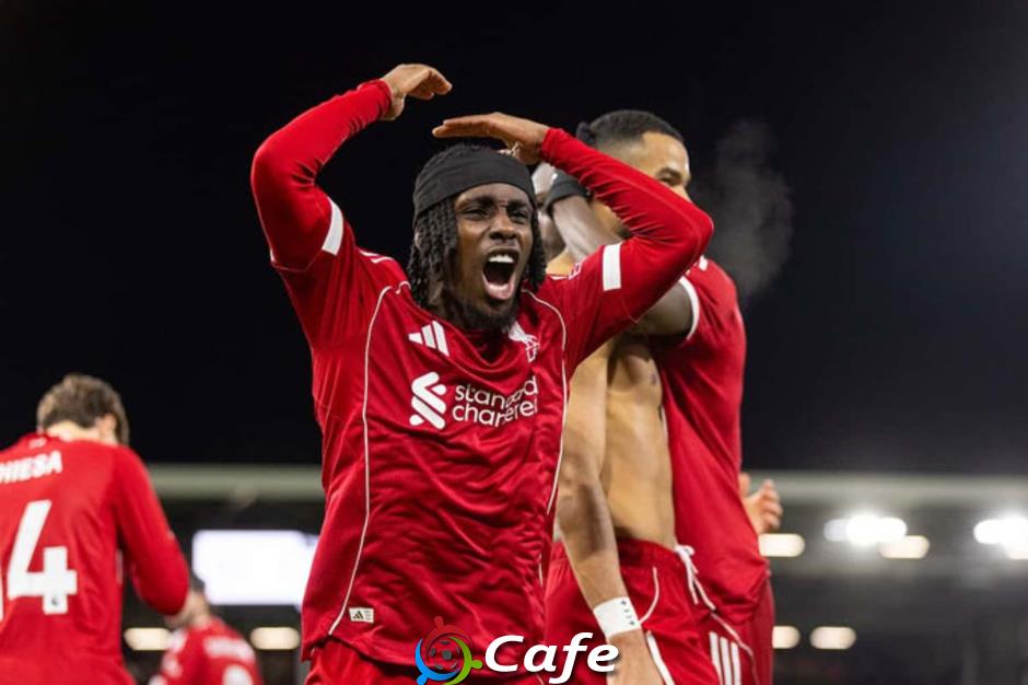 Vì sao 'nỗi ám ảnh PSG' của Arne Slot đang kìm hãm Liverpool?