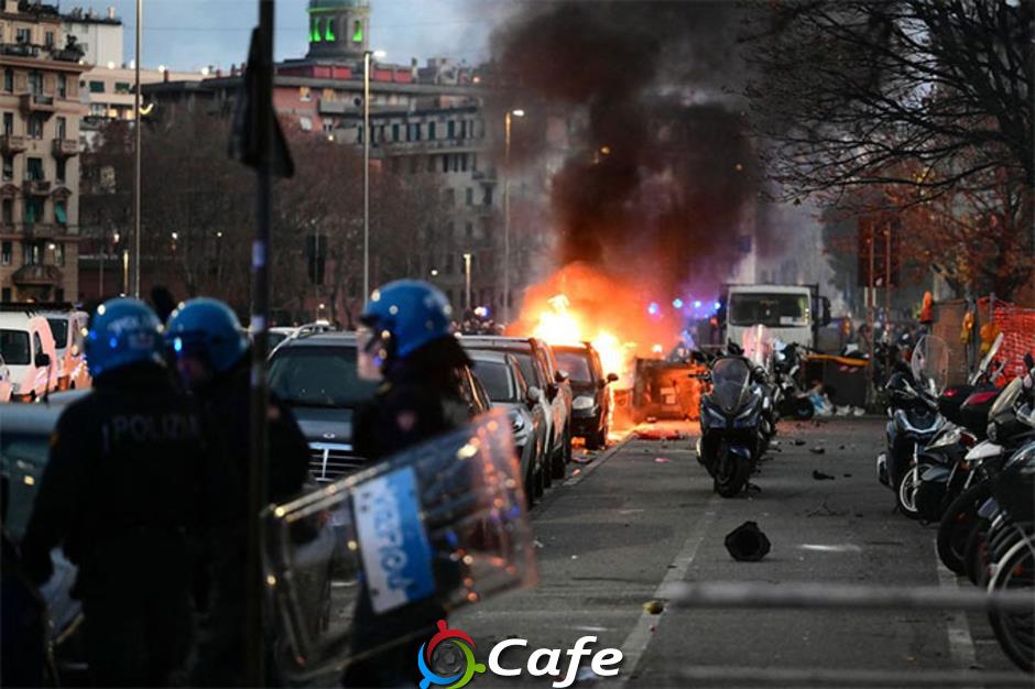 Bạo loạn kinh hoàng giữa các fan Inter và Genoa gây cháy lớn Bạo loạn kinh hoàng giữa các fan Inter và Genoa gây cháy lớn