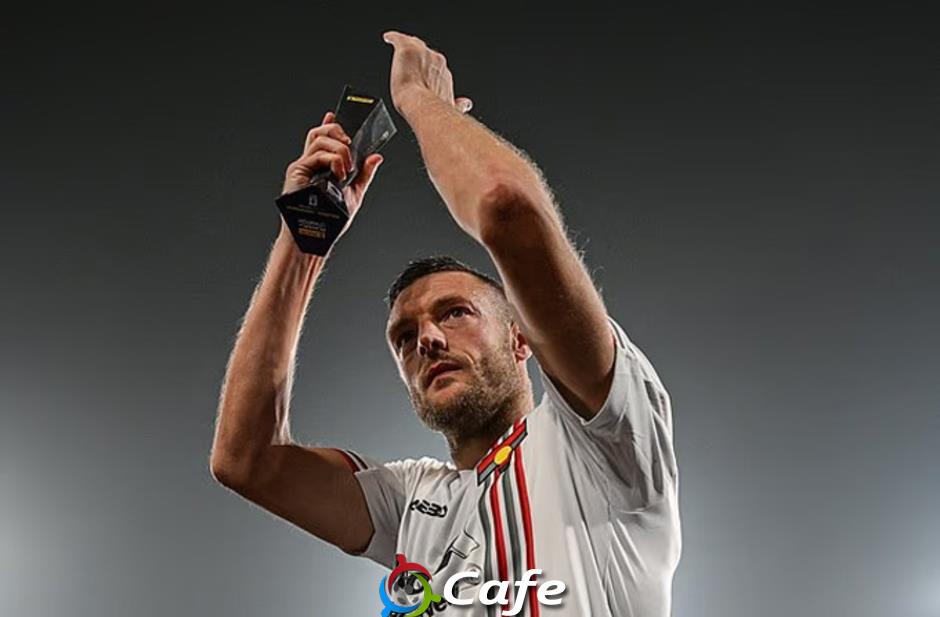 Jamie Vardy làm nên lịch sử tại Serie A