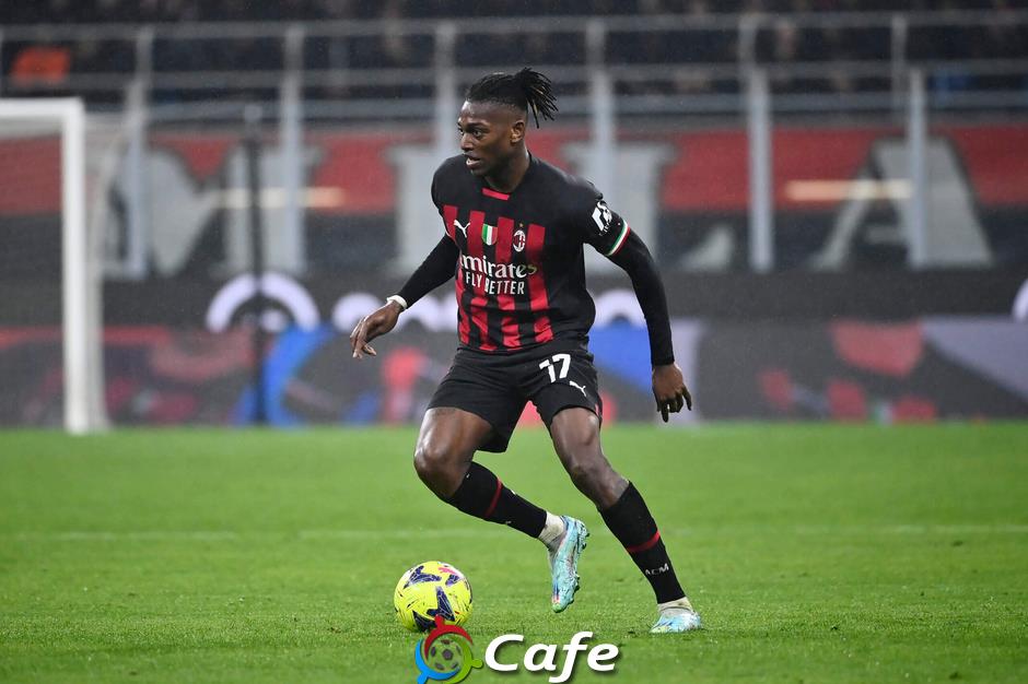 Milan nên để Rafael Leao chơi tiền đạo cắm như Thiery Henry Milan nên để Rafael Leao chơi tiền đạo cắm như Thiery Henry