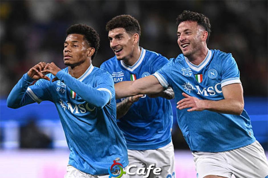 Napoli lại giành Siêu cúp Italia nhờ 'thần tài Brazil'