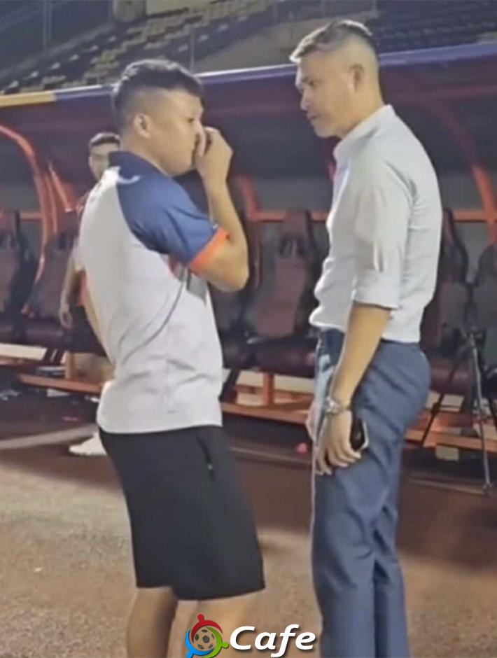 Công Vinh bất ngờ về làm HLV ở SLNA Công Vinh bất ngờ về làm HLV ở SLNA