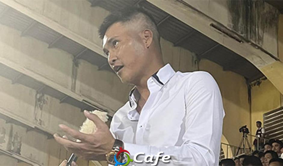 Công Vinh bất ngờ về làm HLV ở SLNA Công Vinh bất ngờ về làm HLV ở SLNA