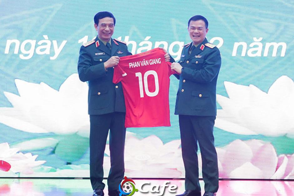 Đại tướng Phan Văn Giang gặp mặt, động viên CLB Thể Công Viettel Đại tướng Phan Văn Giang gặp mặt, động viên CLB Thể Công Viettel