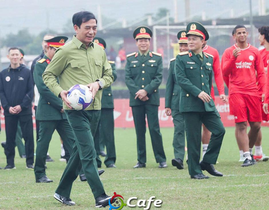 Đại tướng Phan Văn Giang gặp mặt, động viên CLB Thể Công Viettel Đại tướng Phan Văn Giang gặp mặt, động viên CLB Thể Công Viettel
