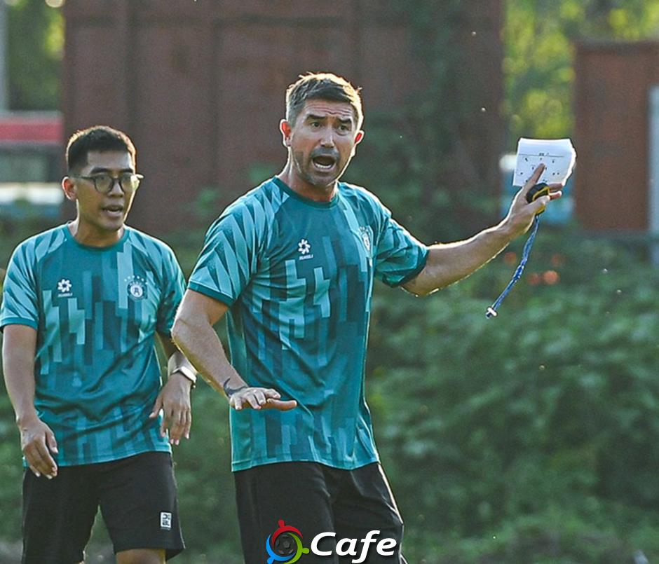 Harry Kewell chưa hài lòng với tư duy chiến thuật của cầu thủ Hà Nội Harry Kewell chưa hài lòng với tư duy chiến thuật của cầu thủ Hà Nội