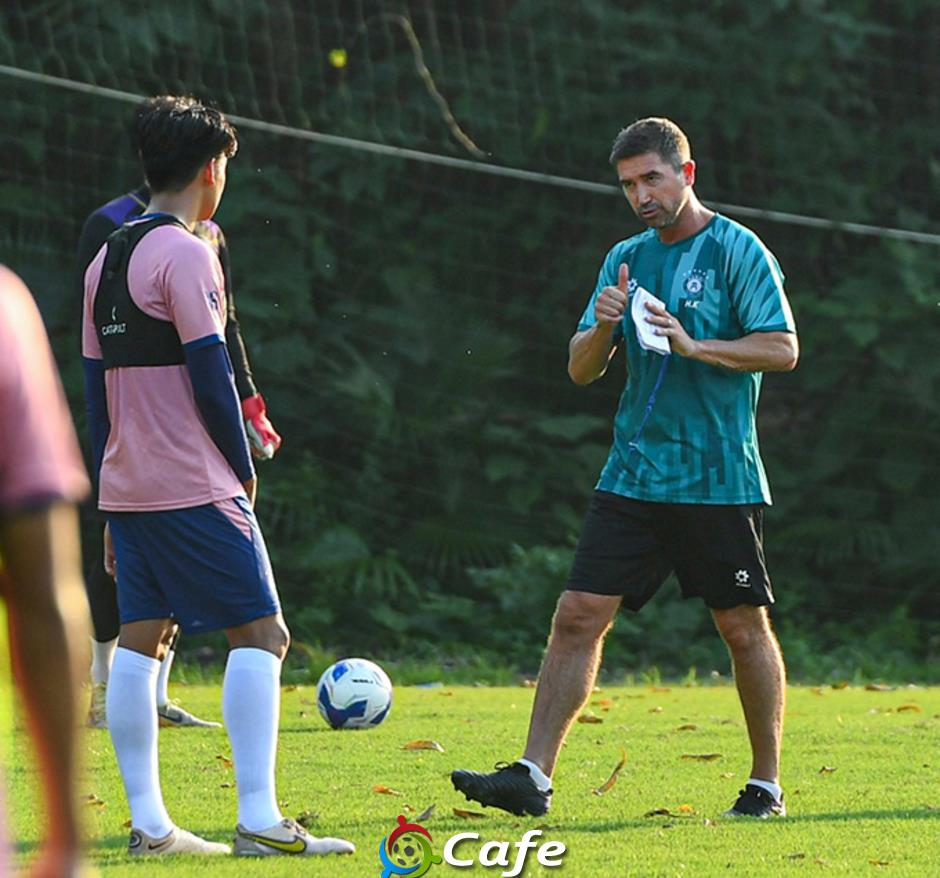 Harry Kewell chưa hài lòng với tư duy chiến thuật của cầu thủ Hà Nội Harry Kewell chưa hài lòng với tư duy chiến thuật của cầu thủ Hà Nội