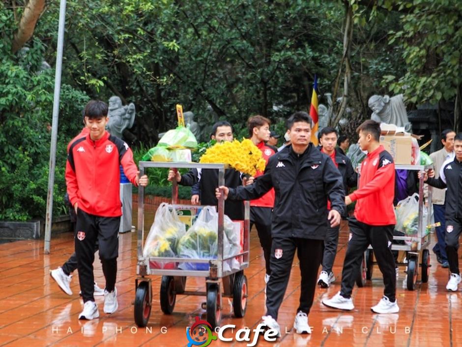 Thầy trò HLV Chu Đình Nghiêm tham quan di tích, ôn sử hào hùng!