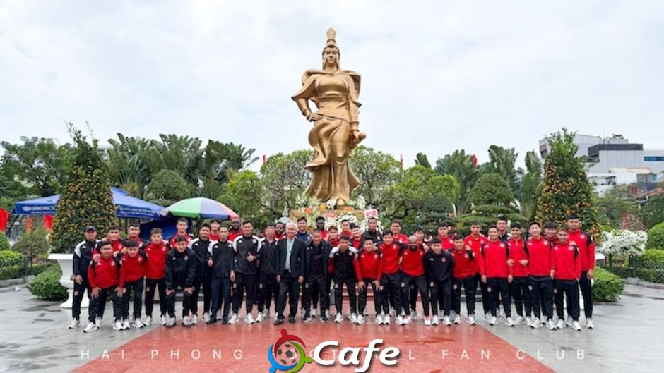 Thầy trò HLV Chu Đình Nghiêm tham quan di tích, ôn sử hào hùng!