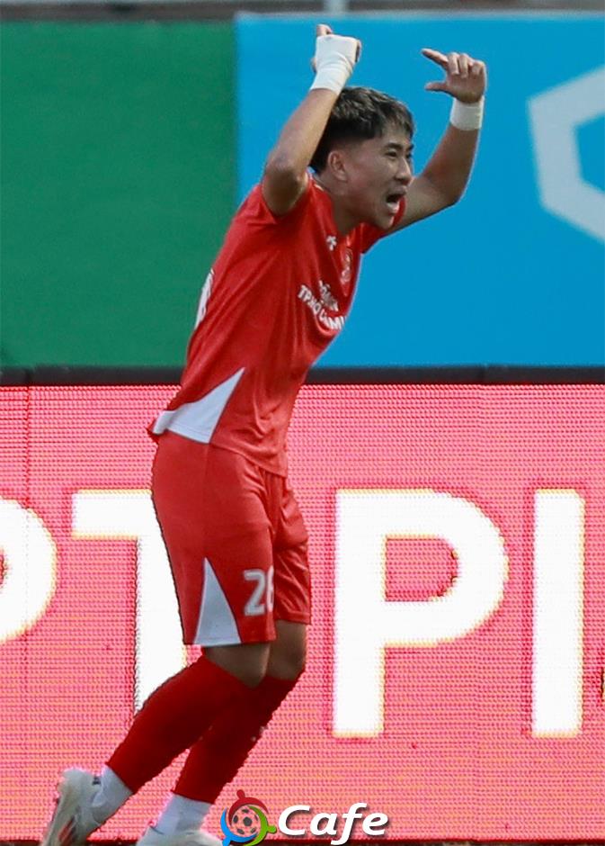 Tiền vệ Việt kiều Khoa Ngô khiến cả V.League phải ngước nhìn